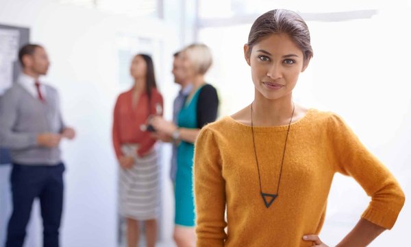 Come posso far abituare un Chihuahua a vivere in un appartamento al piano alto senza balcone?